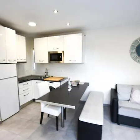 Apartment Book Jet - Ursula Top Floor & Speedy Wifi