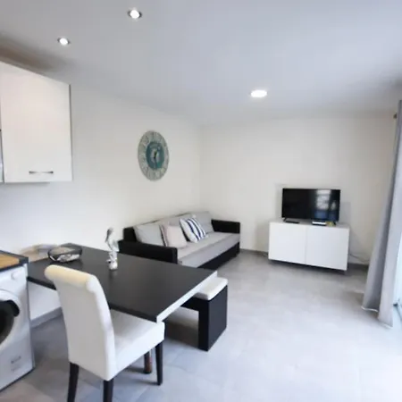 Book Jet - Ursula Top Floor & Speedy Wifi Apartman *
