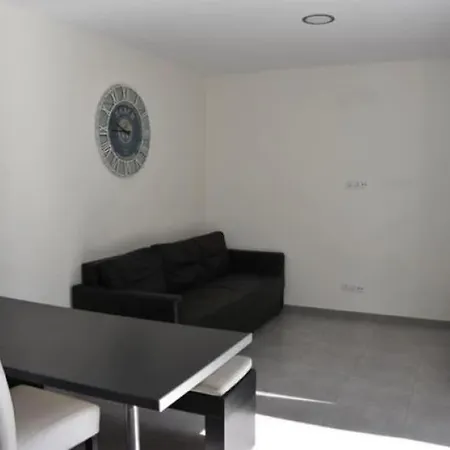 Book Jet - Ursula Top Floor & Speedy Wifi كوستا كالما